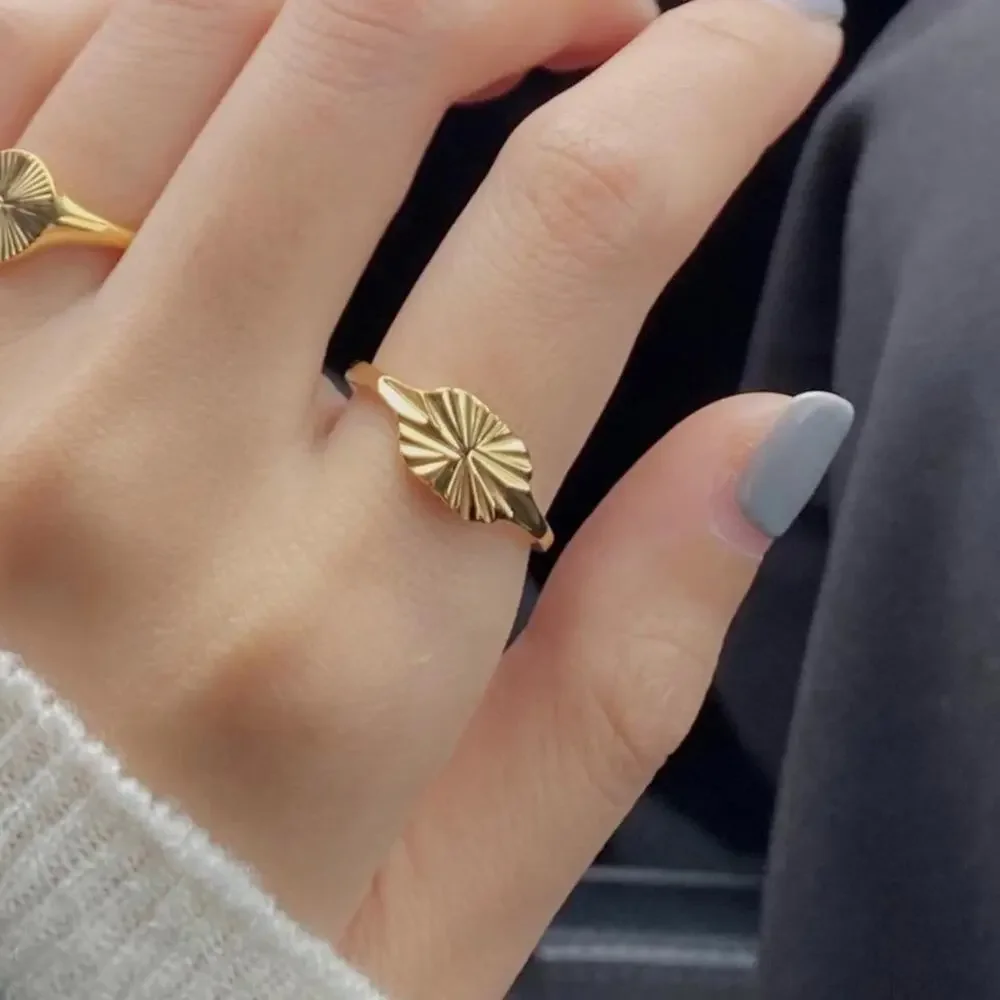 NEW yellow gold plated sunburst band singlet ring jewelry size 6 B25A